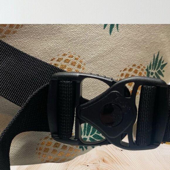 KAVU Mini Rope Bag Cozy Den Print Canvas Crossbody Sling Backpack NWT - Picture 5 of 9